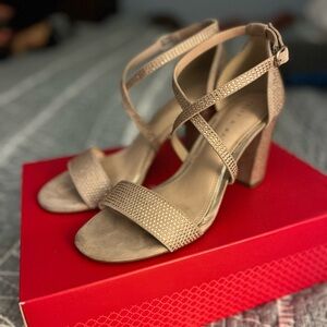 Kelly & Katie Paloona Sandal, Light Peach, Size 7